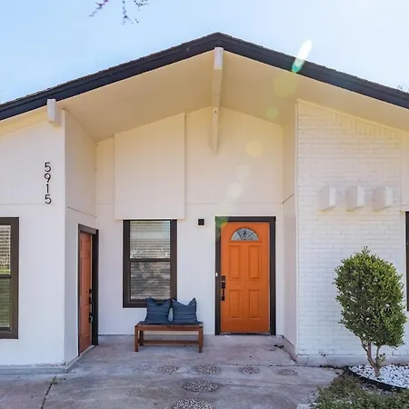 Atx Summer 4 Big Group Sleeps10 King Bed & Rain Shower, Walk 2 Soco Eateries
